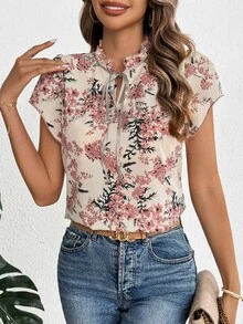 SHEIN Clasi 大码女式印花荷叶边系领短泡泡袖衬衫，2026年嘉年华服装春假夏季度假优雅衬衫 - 彩色 - 查看 3