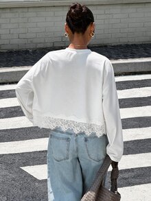 Muchica 白色針織女款對比蕾絲下擺圓領長袖T恤，適合早午餐、秋季休閒優雅穿搭 - 白色 - 查看 2