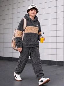 SHEIN 大童男孩秋季 2 件套套裝，拼色紋理抓絨內裡連帽衛衣與慢跑褲套裝，保暖冬季運動休閒服，深灰色 - 深灰色 - 查看 2