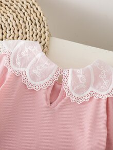 SHEIN 女童長袖蕾絲領鏤空愛心拼接設計T恤，時尚甜美可愛內搭上衣，適合春季與秋季 - 粉色 - 查看 4