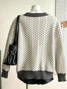 Trelyra Cardigan Longgar Wanita Regular Fit Motif Kotak-kotak Colorblock Bahu Jatuh Lengan Panjang Leher V - Light Grey - View 2