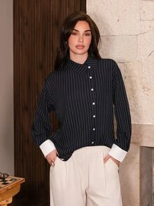 Bris Aura Blus Wanita Kasual Longgar dengan Motif Garis-Garis Kontras dan Kancing Asimetris, Elegan, Cocok untuk Musim Semi dan Gugur - Navy Blue - View 1
