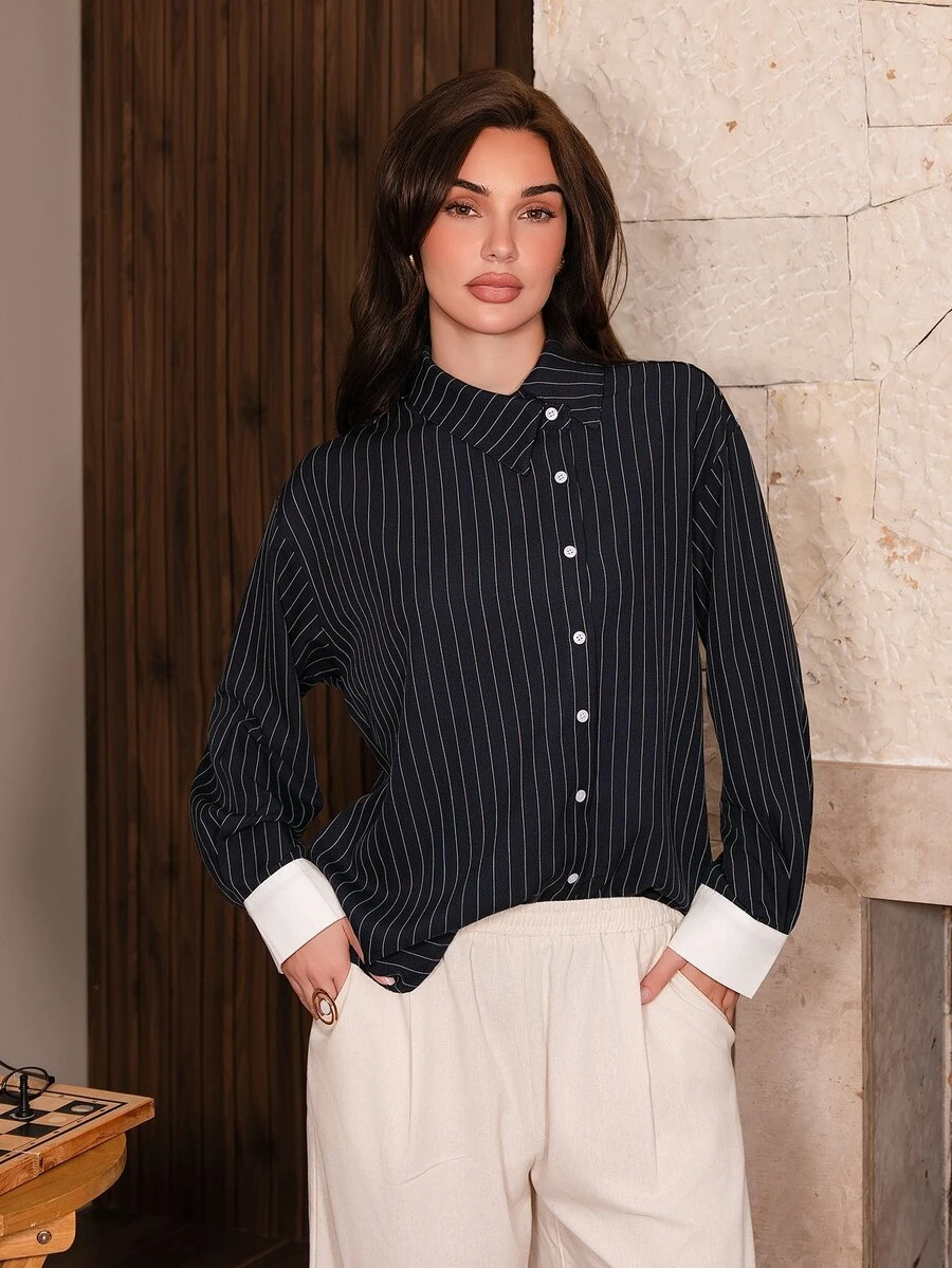 Bris Aura Blus Wanita Kasual Longgar dengan Motif Garis-Garis Kontras dan Kancing Asimetris, Elegan, Cocok untuk Musim Semi dan Gugur - Navy Blue - View 1