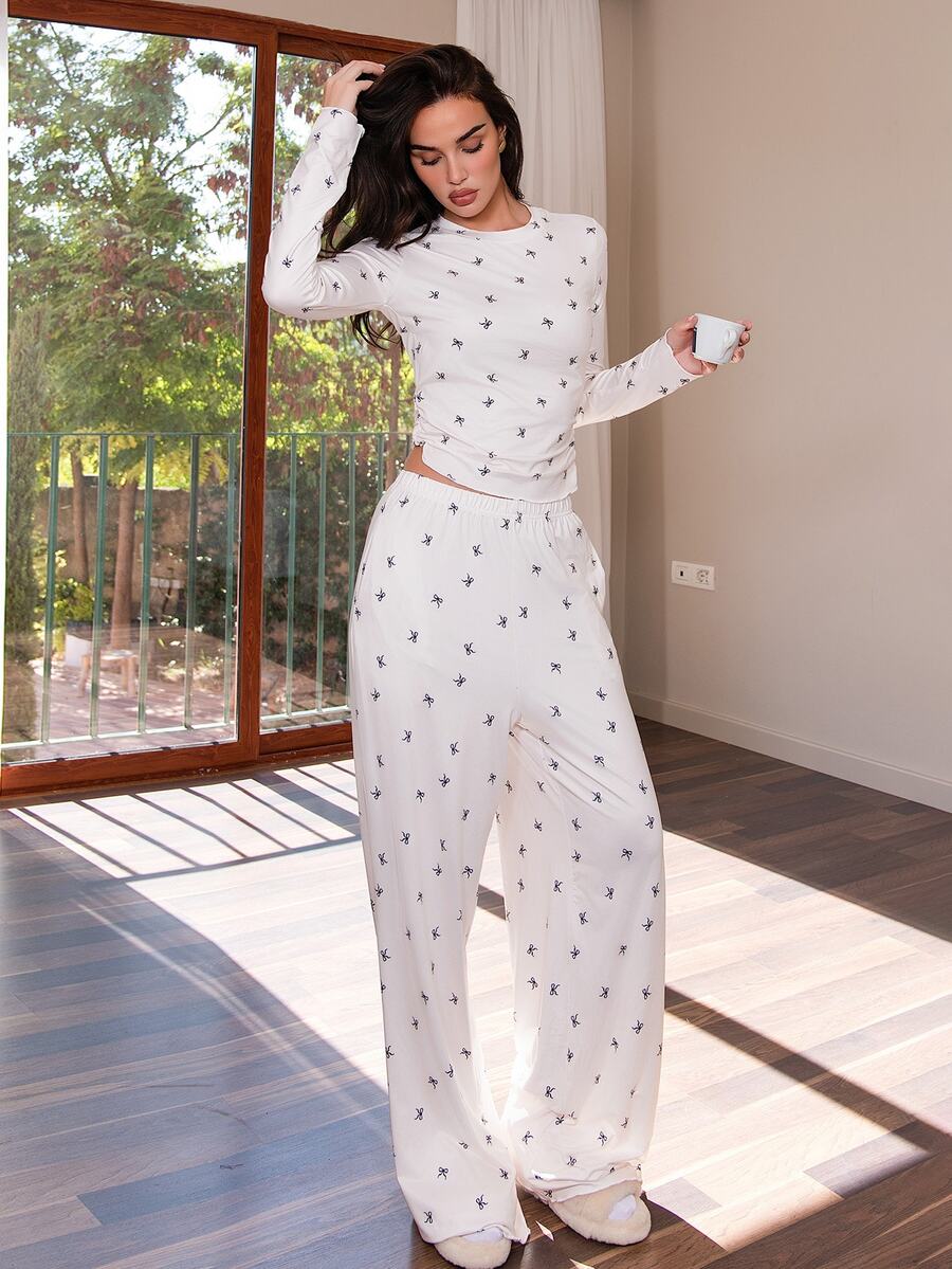 Bris Aura 高个女款蝴蝶结印花圆领修身长袖T恤和宽松长裤两件套休闲夏季家居服套装 - 白色 - 查看 1