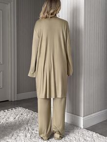 SHEIN طقم بيجامة نسائي 3 قطع متعدد الألوان ناعم الملمس مريح وكاجوال مع روب بأكمام طويلة وتوب كامي وبنطلون طويل بخصر عالي - متعدد الألوان - مشاهدة 2