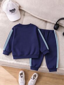 男嬰卡通深藍色長袖抓絨圓領衛衣搭配長褲套裝，側邊條紋，臘腸狗圖案，度假家庭套裝 - 彩色 - 查看 4