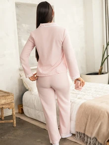 Andrea Bello Piyama Lengan Panjang Berkerah Motif Garis-Garis Pink, Piyama Pink Muda, Piyama Pengiring Pengantin, Pakaian Tidur Wanita yang Dipersonalisasi, Set 2 Potong, Set Piyama Pink untuk Ibu - Baby Pink - View 2