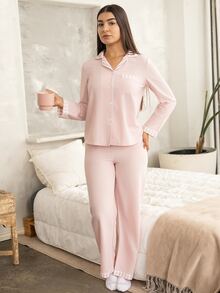 Andrea Bello Piyama Lengan Panjang Berkerah Motif Garis-Garis Pink, Piyama Pink Muda, Piyama Pengiring Pengantin, Pakaian Tidur Wanita yang Dipersonalisasi, Set 2 Potong, Set Piyama Pink untuk Ibu - Baby Pink - View 1