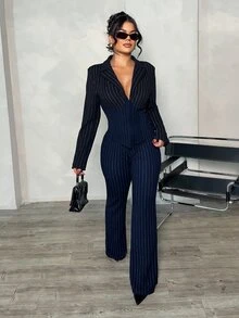 Dayanna Comas 女士优雅性感蓝黑条纹撞色西装套装，修身西装外套 + 低腰 V 领喇叭裤 2 件套，时尚休闲商务装、通勤装、职业装，适合日常外出、约会、派对和正式场合 - 彩色 - 查看 6