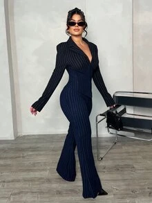 Dayanna Comas 女士优雅性感蓝黑条纹撞色西装套装，修身西装外套 + 低腰 V 领喇叭裤 2 件套，时尚休闲商务装、通勤装、职业装，适合日常外出、约会、派对和正式场合 - 彩色 - 查看 4