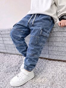 SHEIN 青少年男孩水藍色牛仔工裝褲，開學季街頭風寬鬆多口袋全鬆緊腰抽繩束口休閒校園褲，秋冬款 - 中等水洗藍 - 查看 1