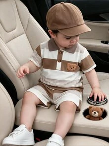 SHEIN 男嬰嬰兒休閒端莊俐落可愛熊刺繡徽章不對稱白色短袖 Polo 衫短褲套裝 夏季校園假期 - 彩色 - 查看 4