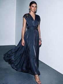 Anewsta Affair AnewstaV Sleeveless Waist-Cinching 3D Floral Applique Long Dress For Women - Navy Blue - View 1