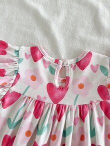 SHEIN Vintaside Kids 2026夏季新款女童彩色愛心與花朵荷葉袖洋裝，嬰兒女童寬鬆A字娃娃裙，清新滿版愛心與花朵印花圓領公主裙，適合外出與拍照的百搭夏季穿搭 - 粉色 - 查看 9