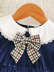 SHEIN 1件幼兒女嬰天鵝絨洋裝，甜美優雅皇家藍格紋蝴蝶結蕾絲荷葉邊下擺長袖彼得潘領，生日派對冬季假期穿搭 - 藏蓝色 - 查看 11