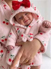 SHEIN Autumn/Winter Newborn Bathrobe White Base Cute Red Cherry Print Double-Sided Flannel Fleece Bowknot Sleepwear - Pink - View 1