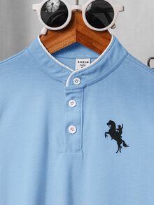 SHEIN Little Byeori 2 件/套年轻男孩舒适立领撞色休闲时尚日常百搭针织衬衫 T 恤和编织短裤，适合春夏季，适合日常穿着、运动、户外、学校、派对、节日、拍照 - 淺藍色 - 查看 6