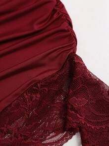 Sweetra Gaun Pendek Wanita Premium Elegan dengan Motif Patchwork, Renda Warna Senada & Hemline Asimetris Merah, Leher U Besar - Burgundy - View 4