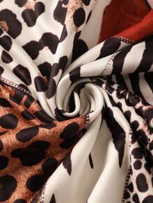 Easura Kaos Wanita Ukuran Besar Motif Leopard dengan Patchwork Imitasi, Lengan Panjang, dan Kerah Bulat, Cetak Digital - MultiWarna - View 4