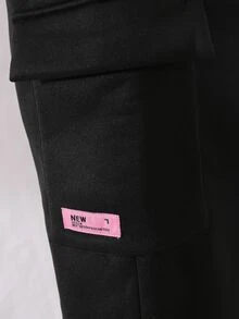 SHEIN 青少年女孩黑色兩件式運動套裝，秋季學習穿搭，長版字母圖案對比條紋運動上衣搭配寬腿工裝褲，運動休閒套裝 - 黑色 - 查看 6