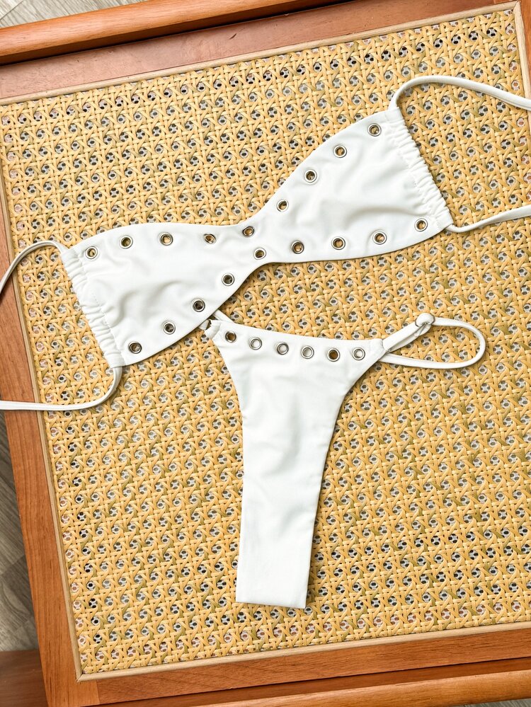 Oceva 2025 Set Bikini Bandeau Wanita Terbaru Serba Putih Musim Panas Lucu Liburan Pesta Liburan Warna Polos Pantai Liburan Kasual Rhinestone Pakaian Renang Ikat Pita - Putih - View 4