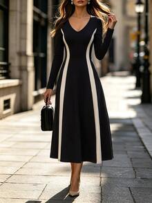 SHEIN فستان ميدي محبوك للسيدات بألوان أسود وأبيض بتصميم كتل لونية، ياقة على شكل حرف V وأكمام طويلة مع لوحة تباين عمودية، فستان بتصميم ضيق من الأعلى وواسع من الأسفل مناسب لمناسبات التنقل - الأسود - مشاهدة 7