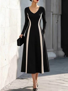 SHEIN فستان ميدي محبوك للسيدات بألوان أسود وأبيض بتصميم كتل لونية، ياقة على شكل حرف V وأكمام طويلة مع لوحة تباين عمودية، فستان بتصميم ضيق من الأعلى وواسع من الأسفل مناسب لمناسبات التنقل - الأسود - مشاهدة 5