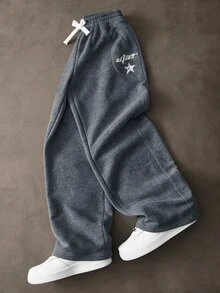 SHEIN 兒童青少年男孩休閒日常百搭舒適灰色水洗做舊效果印花直筒寬鬆運動長褲，適合返校、生日派對、晚會、表演、婚禮、洗禮、開學典禮等場合，舒適適合日常穿著，適用於學校、旅行、運動及四季 - 灰色 - 查看 7