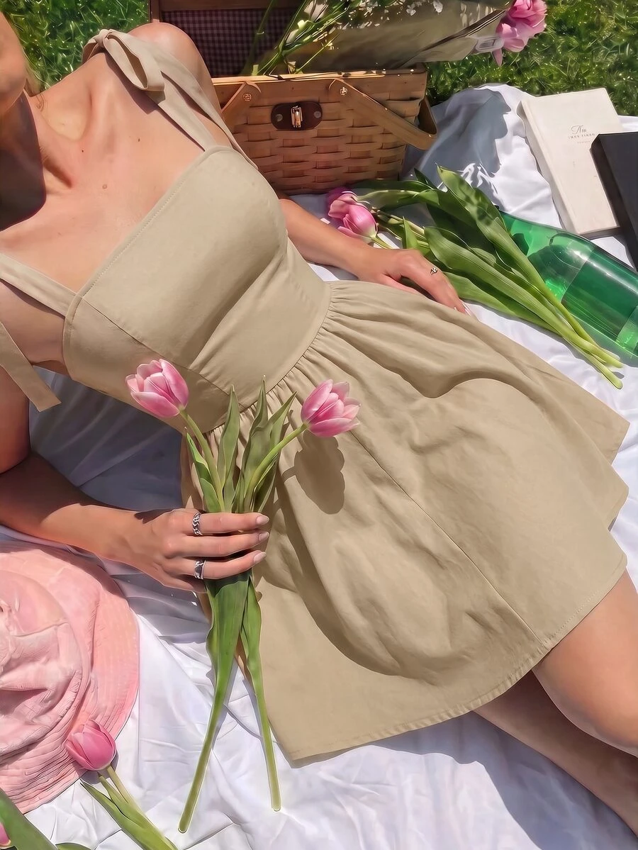 SHEIN MOD Váy thắt nơ hở lưng lãng mạn màu Khaki Dreamy, dành cho các buổi hẹn hò, tiệc tùng, ngày lễ, tiệc trà, sinh nhật - Màu Khaki - Xem 1
