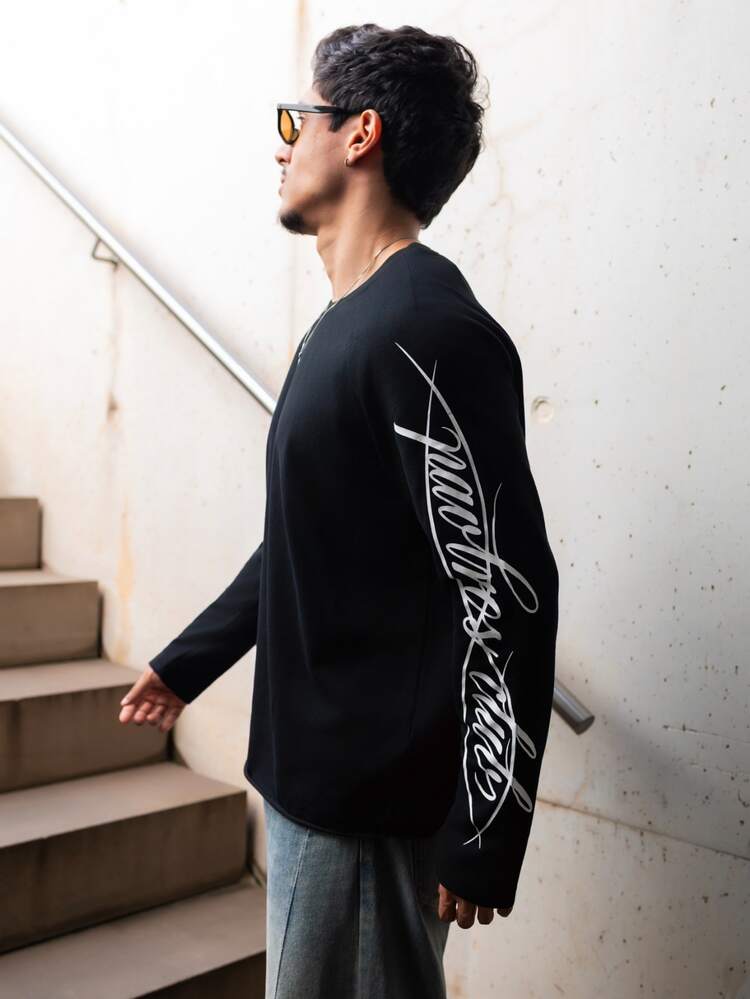FELIPE ZIMMER FELIPE ZIMMER 男士圓領落肩袖手寫英文印花寬鬆捲邊長袖T恤，休閒舒適百搭，適合外出、通勤、街頭風、居家、旅行、度假、日常穿著 - 黑色 - 查看 3