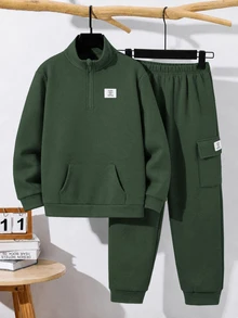 SHEIN 2件組青少年男孩休閒舒適多功能立領半拉鍊套頭衫，附貼袋裝飾，軍綠色寬鬆運動風運動褲套裝，厚實面料運動褲，適合秋冬穿著，秋季風格 - 軍綠色 - 查看 2