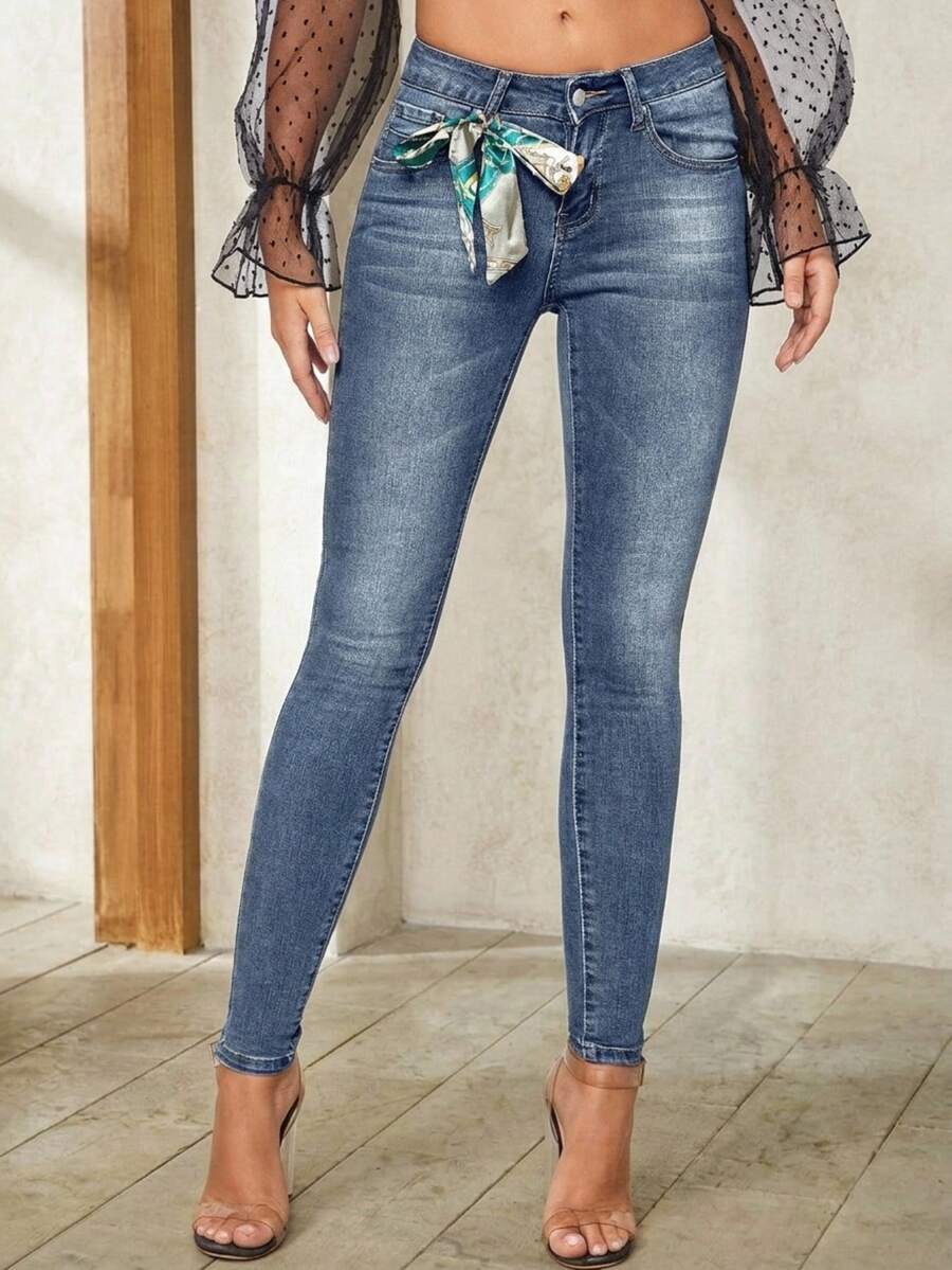 SHEIN Tall بنطلون جينز نسائي قصير بقصة ضيقة وجيوب بأزرار بأسلوب شارع مثير - الأزرق - مشاهدة 1