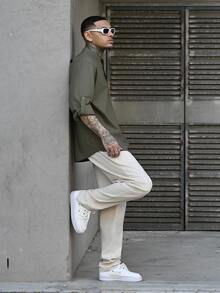 Devon Thys FEIAO 男士复古古币图案纯色卷袖立领亨利领衬衫 - 轻盈透气亨利领长袖男士衬衫，100% 纯棉休闲衬衫，四季皆宜 - 軍綠色 - 查看 4