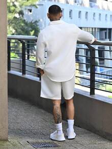 Devon Thys 男士白色长袖单排扣衬衫和抽绳腰短裤两件套休闲套装，秋季服装，假日装 - 白色 - 查看 3