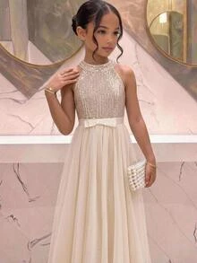 SHEIN 兒童大女孩 Pitira 杏色優雅亮片掛脖領蝴蝶結腰飾對比色薄紗無袖 A 字長禮服 正式洋裝 派對生日假期穿著 - 杏色 - 查看 3