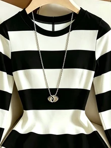 SHEIN Franclia 女款圓領條紋鈕扣長袖修身連身褲 夏季休閒度假裝 六月節慶 美國日沙灘穿搭 畢業外出上衣 優雅休閒上衣 鄉村風條紋修身黑色連身褲 - 黑與白 - 查看 5