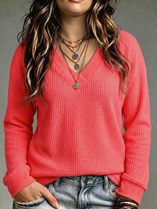 SHEIN LUNE بلوزة نسائية بياقة على شكل حرف V وأكمام طويلة، متعددة الطبقات بألوان نيون فلورية، مقاسات كبيرة، مناسبة للخريف والشتاء - الأحمر - مشاهدة 1