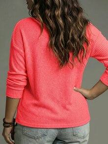 SHEIN LUNE بلوزة نسائية بياقة على شكل حرف V وأكمام طويلة، متعددة الطبقات بألوان نيون فلورية، مقاسات كبيرة، مناسبة للخريف والشتاء - الأحمر - مشاهدة 2