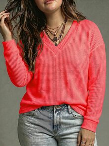 SHEIN LUNE بلوزة نسائية بياقة على شكل حرف V وأكمام طويلة، متعددة الطبقات بألوان نيون فلورية، مقاسات كبيرة، مناسبة للخريف والشتاء - الأحمر - مشاهدة 5