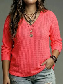 SHEIN LUNE بلوزة نسائية بياقة على شكل حرف V وأكمام طويلة، متعددة الطبقات بألوان نيون فلورية، مقاسات كبيرة، مناسبة للخريف والشتاء - الأحمر - مشاهدة 3