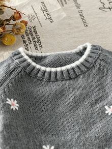 SHEIN 女嬰灰色針織毛衣套裝，圓領長袖，雛菊刺繡，羅紋袖口，附長褲 - 灰色 - 查看 4