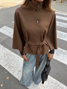 Aloruh 極簡通勤風棕色小立領披肩式風衣，附腰帶，長袖短版女款夾克 - 棕色 - 查看 4
