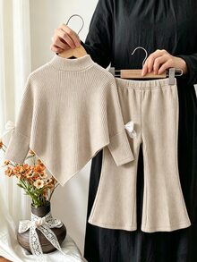 SHEIN (Young Girl) 秋冬休閒 T-shirt 套裝，設計感不對稱套頭高領淺杏色針織羅紋刷毛布料，正面白色 3D 蝴蝶結裝飾長袖上衣，搭配淺杏色純色休閒喇叭長褲，2 件套，適合秋冬返校季，優雅淑女高端日常校園、外出、旅行、派對穿著 - 杏色 - 查看 3