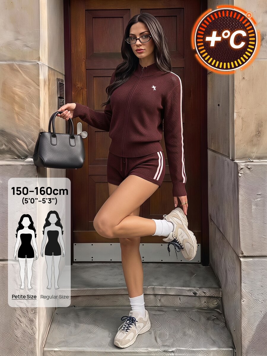 SHEIN PETITE مجموعة من قطعتين للنساء الصغيرات: جاكيت بني وشورت رياضي كاجوال مع كنزة متطابقة. - بني - مشاهدة 1