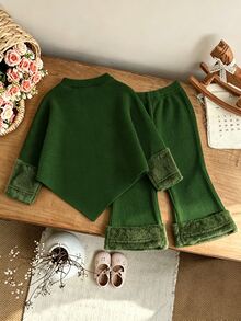 SHEIN Playful Pals 女嬰深綠色假領不對稱針織兩件套服裝，毛茸茸絨毛拼接袖口與喇叭褲腳，聖誕節 - 墨綠色 - 查看 2