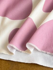 SHEIN 女童 2 件套 春/秋季愛心印花半高領長袖 T 恤 + 喇叭褲套裝，荷葉邊飾彈性針織兩件套，可愛愛心字母配色小女孩套裝，柔軟休閒女孩日常穿著 - 淺粉色 - 查看 10