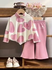 SHEIN 女童 2 件套 春/秋季愛心印花半高領長袖 T 恤 + 喇叭褲套裝，荷葉邊飾彈性針織兩件套，可愛愛心字母配色小女孩套裝，柔軟休閒女孩日常穿著 - 淺粉色 - 查看 4
