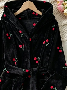 SHEIN 少女睡衣，秋冬新款粉色底紅櫻桃印花長袖連帽睡袍，保暖舒適日常休閒家居服，Ins熱門櫻桃甜美風，適合姐妹穿搭 - 黑色 - 查看 6