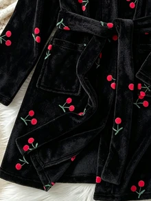 SHEIN 少女睡衣，秋冬新款粉色底紅櫻桃印花長袖連帽睡袍，保暖舒適日常休閒家居服，Ins熱門櫻桃甜美風，適合姐妹穿搭 - 黑色 - 查看 4