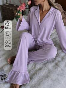 SHEIN طقم بيجامة نسائي من قطعتين بلون لافندر سادة، ملابس علوية بأزرار أمامية وياقة وأكمام طويلة مع أساور مكشكشة، وبنطال بحافة مكشكشة، ناعم وكاجوال بقصة فضفاضة مريحة - ارجواني بنفسجي - مشاهدة 1